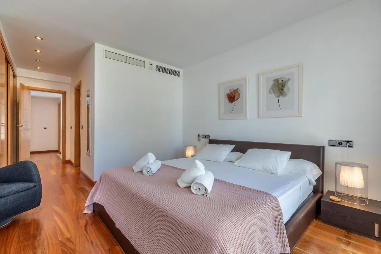 Apartment La Nau - Fantastic Apartment With Hot Tub And Pool, Just Steps Away From Beach بورت دي بوينسا إسبانيا
