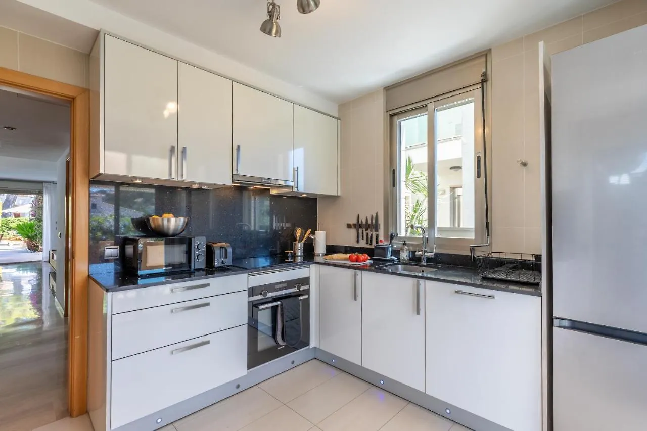 Apartment La Nau - Fantastic Apartment With Hot Tub And Pool, Just Steps Away From Beach بورت دي بوينسا