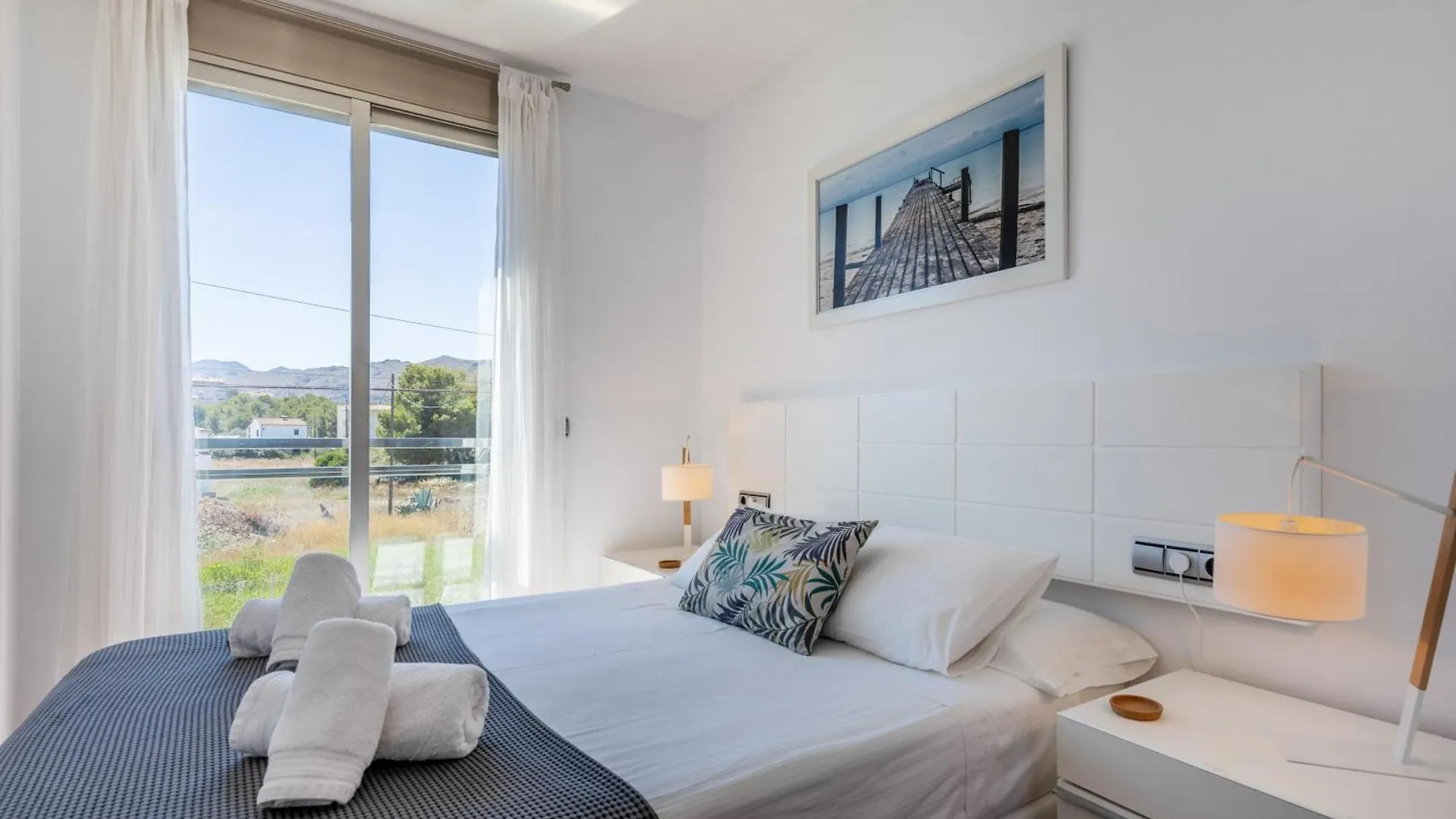 Apartment La Nau - Fantastic Apartment With Hot Tub And Pool, Just Steps Away From Beach بورت دي بوينسا إسبانيا