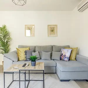 https://casa-merced-by-caleta-homes.es-andalucia.com